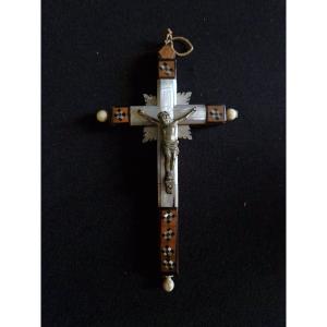 Croix Reliquaire De Pèlerinage Reliques De La Passion XIXe Siècle Bois d'Olivier Et Nacre