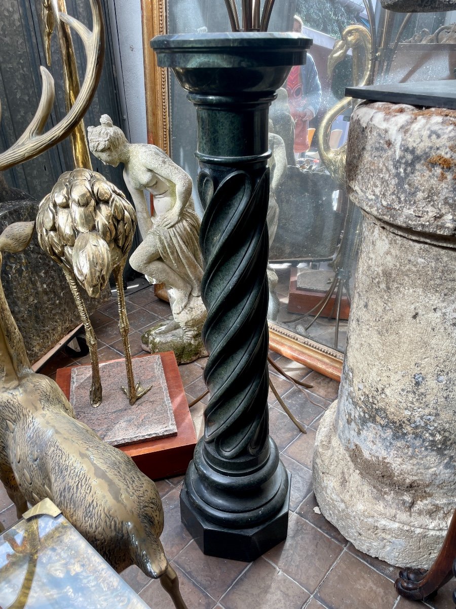 Serpentine Column.-photo-1