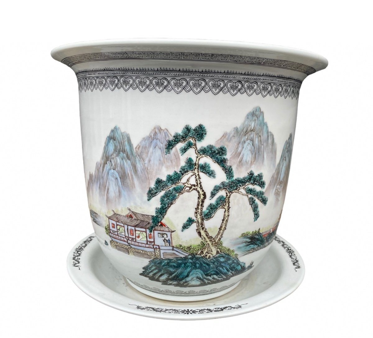 Chine - Important Pot Et Sa Soucoupe En Porcelaine Polychrome, XXe. -photo-2