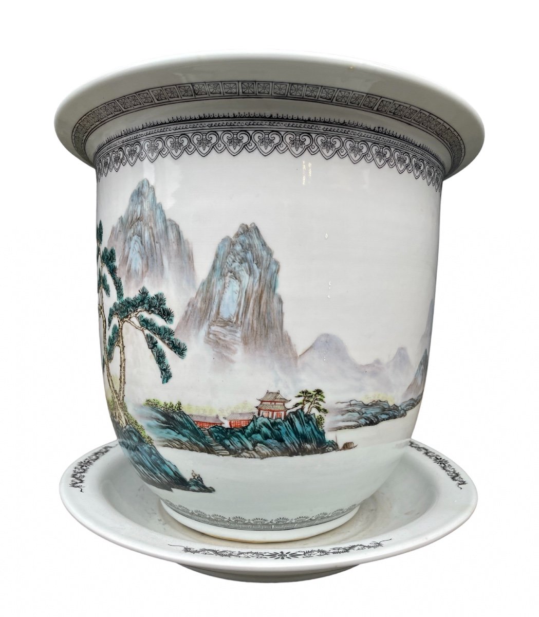 Chine - Important Pot Et Sa Soucoupe En Porcelaine Polychrome, XXe. -photo-5