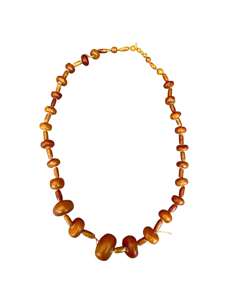 Important Berber Wedding Necklace In Amber, Pearl 4 Cm In Diameter.