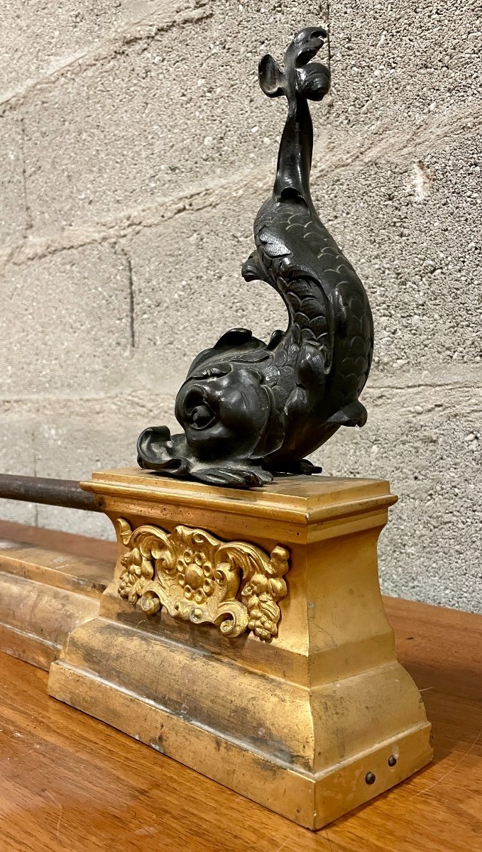 Fireplace Bar In Gilt Bronze And Brown Patina Decorated With Dolphins - Restoration Period.-photo-4