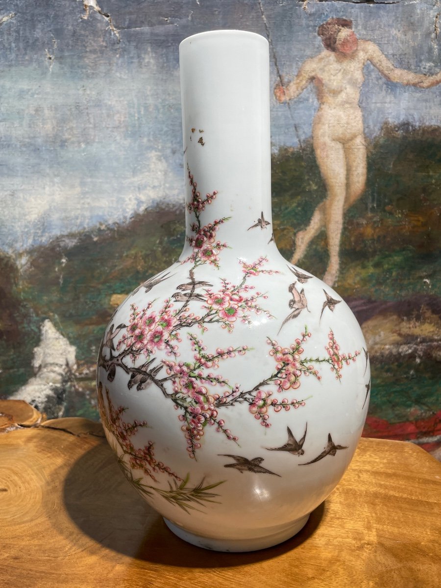 Chine - Vase Balustre à Long Col Orné D’oiseaux Branchés Sur Un Cerisier En Fleur, XIXe Siècle.-photo-4