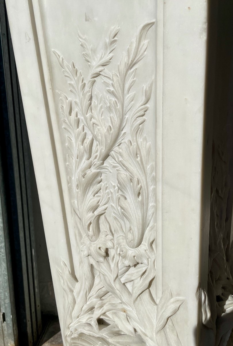 Important Stand, Column, In Finely Carved Carrara Marble - Height: 142 Cm. -photo-1