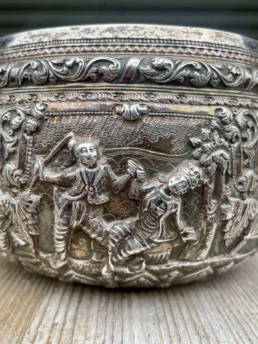 Solid Silver Thabiek Bowl Decorated With Scenes From The Ramayana - Burma, 19th Century. -photo-3