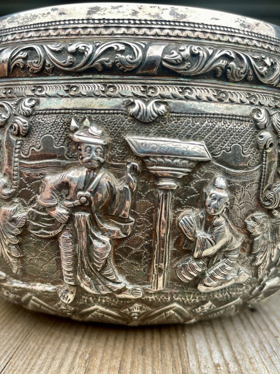 Solid Silver Thabiek Bowl Decorated With Scenes From The Ramayana - Burma, 19th Century. -photo-3