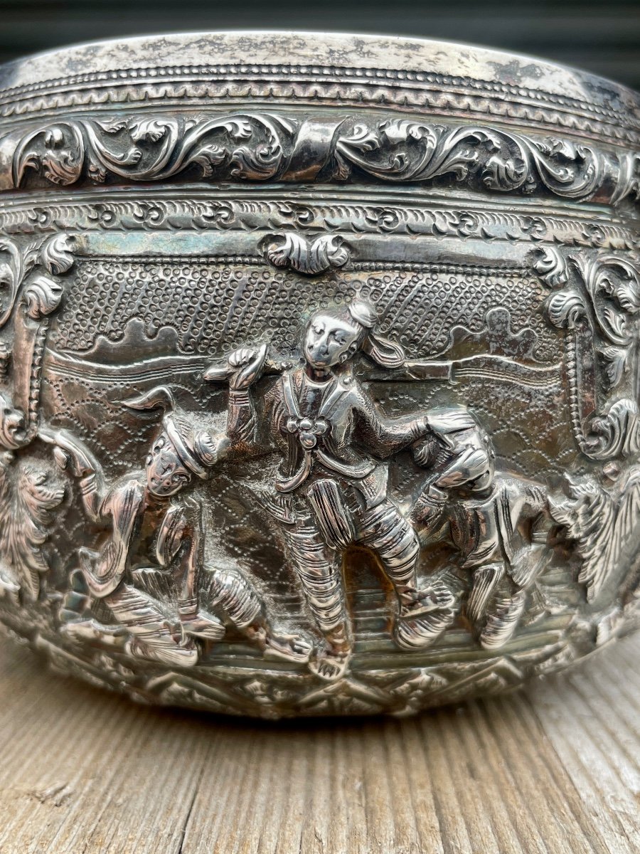 Solid Silver Thabiek Bowl Decorated With Scenes From The Ramayana - Burma, 19th Century. -photo-4