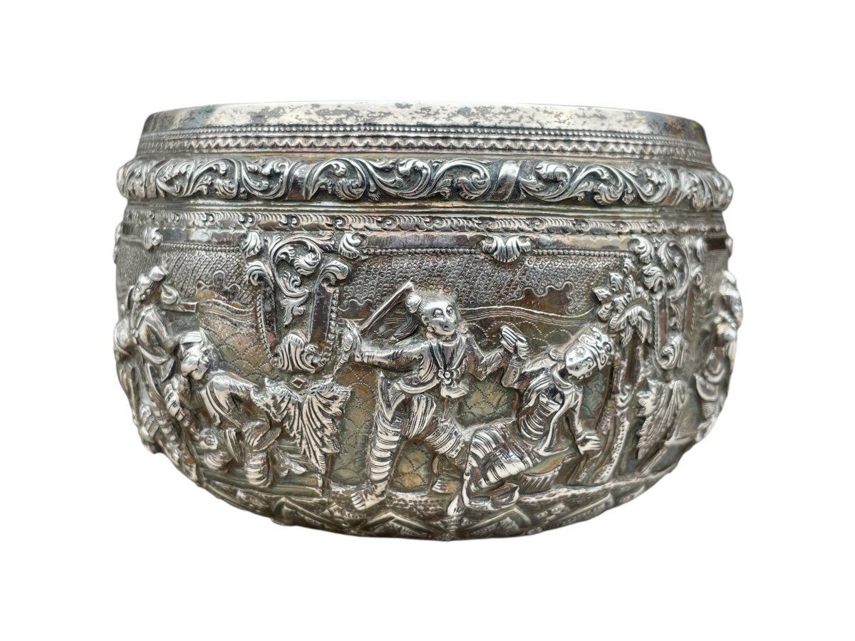 Solid Silver Thabiek Bowl Decorated With Scenes From The Ramayana - Burma, 19th Century. 