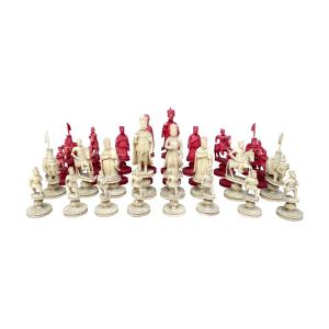 China, Canton, 19th Century - Important Complete Set Of 32 Chess Pieces, Finely Carved.