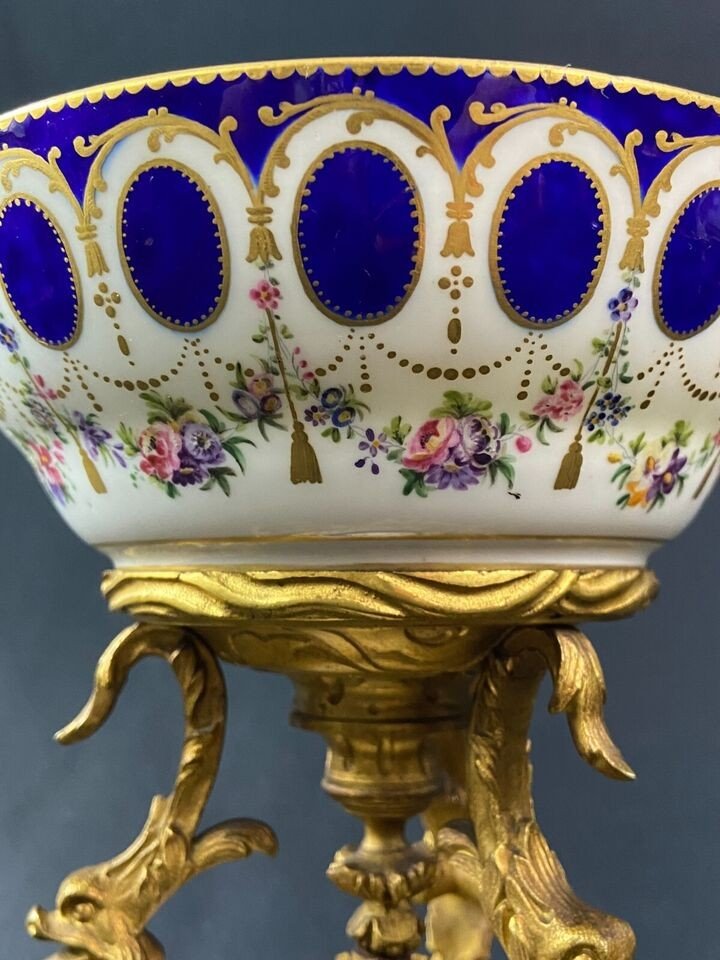 19th Century Porcelain Cup On Gilt Bronze Mount Signed Rocaille Style-photo-3