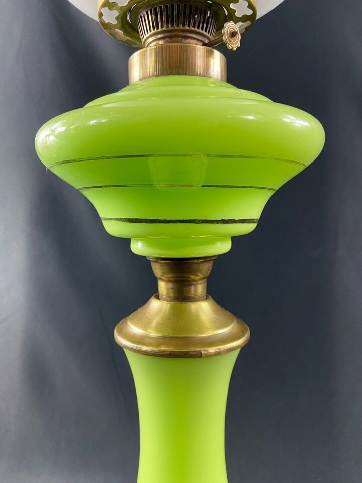 Grande Lampe à Huile En Opaline Verte à Décor De Guirlandes XIXe Napoléon III-photo-1