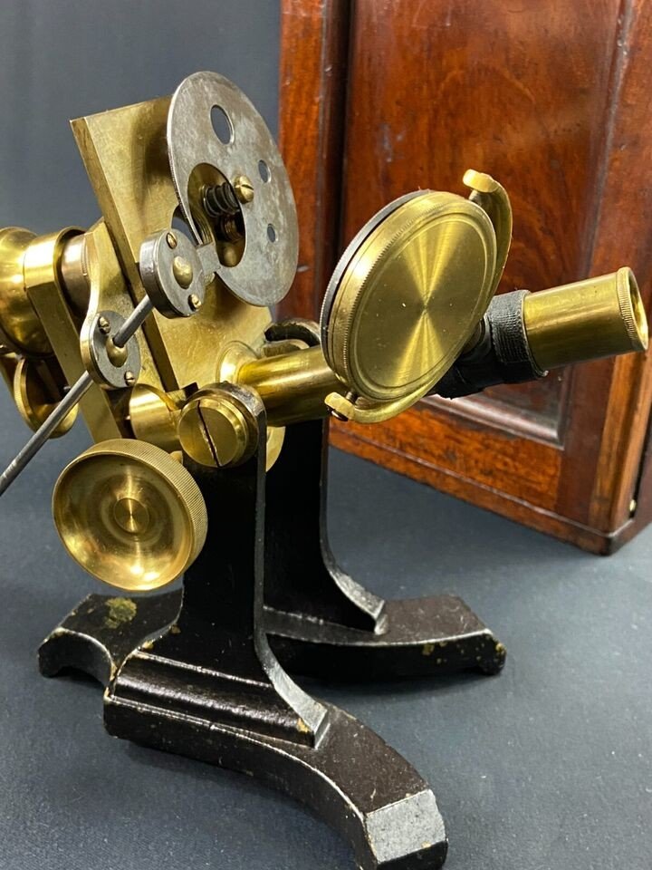 Large 19th Century Brass Microscope With Its Mahogany Transport Case-photo-5