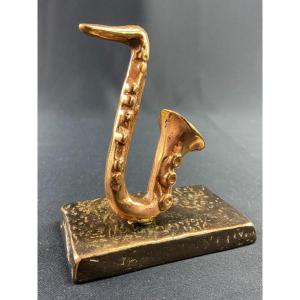 Sujet Sculpté Au Saxophone En Bronze Signé Yves Lohé