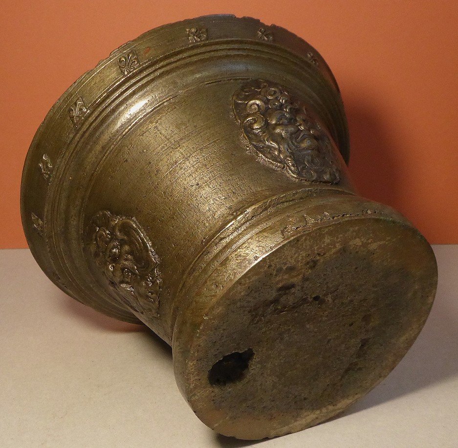 Large Bronze Mortar From The 17th Century-photo-8