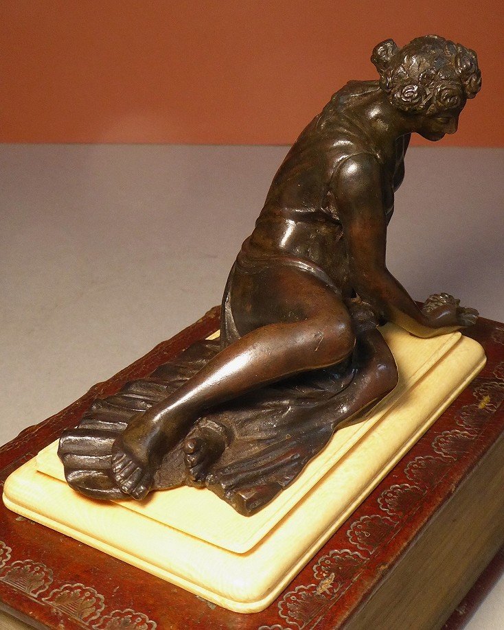 La Nymphe à la Coquille d'après l'Antique - Bronze d'époque XVIIIe Siècle-photo-6