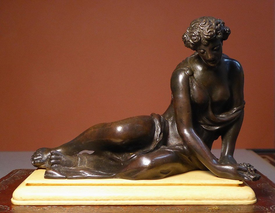 La Nymphe à la Coquille d'après l'Antique - Bronze d'époque XVIIIe Siècle