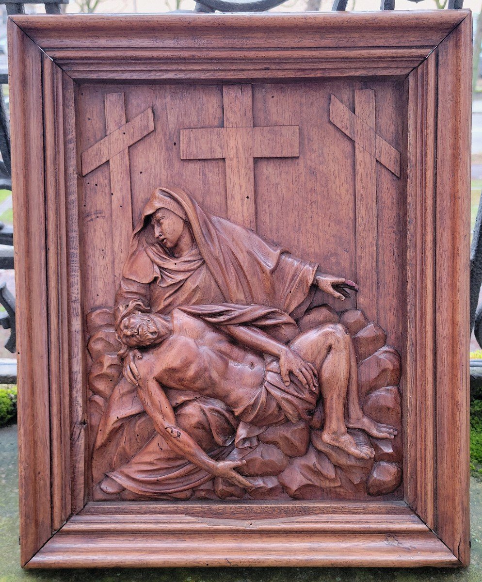 Renaissance Walnut Panel Carved With A Pietà-photo-2