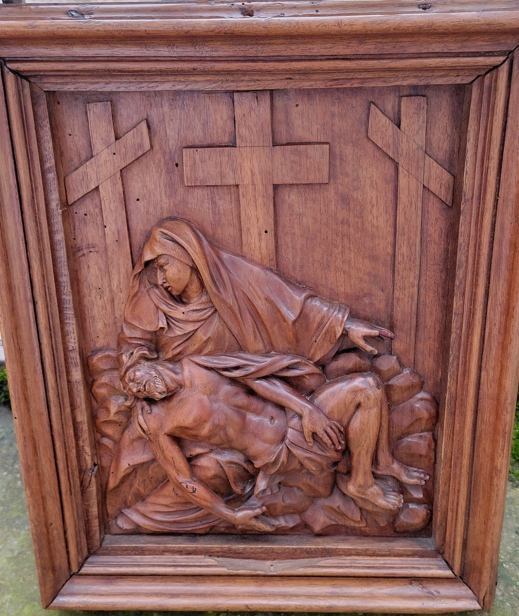 Renaissance Walnut Panel Carved With A Pietà-photo-1