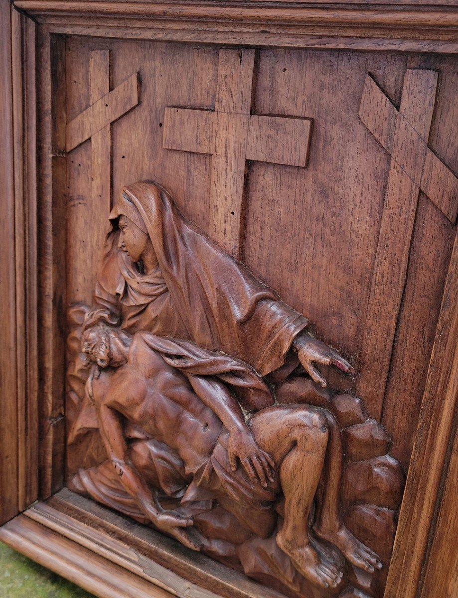 Renaissance Walnut Panel Carved With A Pietà-photo-2