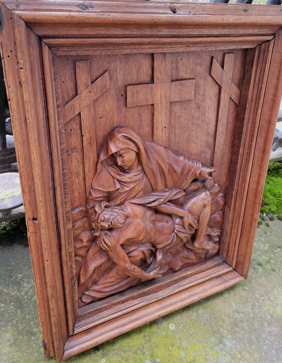 Renaissance Walnut Panel Carved With A Pietà-photo-3