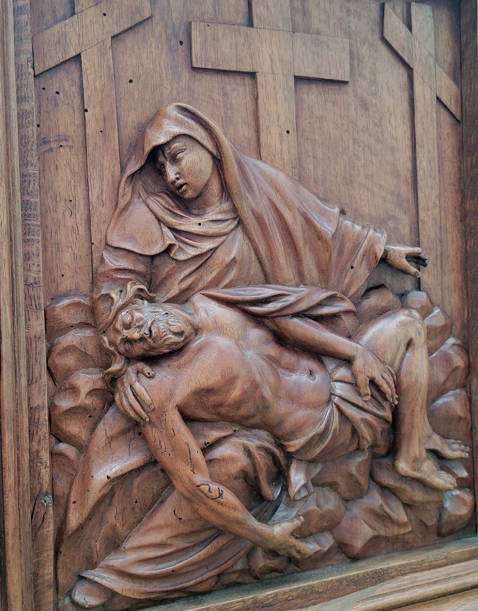 Renaissance Walnut Panel Carved With A Pietà-photo-4