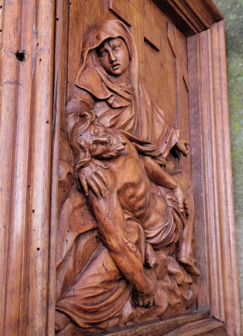 Renaissance Walnut Panel Carved With A Pietà-photo-5