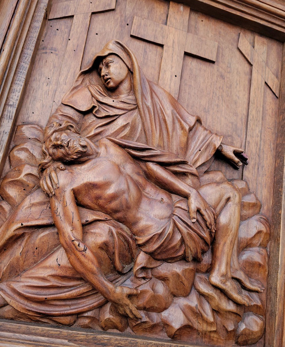 Renaissance Walnut Panel Carved With A Pietà-photo-6