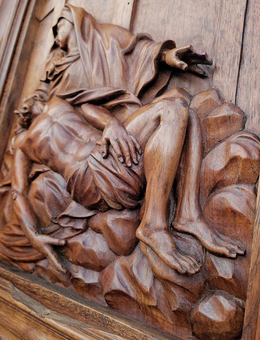 Renaissance Walnut Panel Carved With A Pietà-photo-7