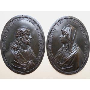 Paire De Grandes Plaquettes XVIIe En Bronze Aux Profils Du Christ Et De La Vierge