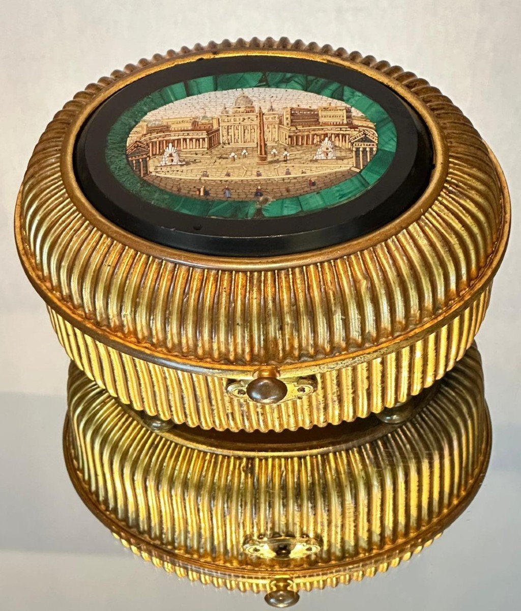 Gilded Bronze Box With An Oval Micromosaic Set On The Lid.-photo-2