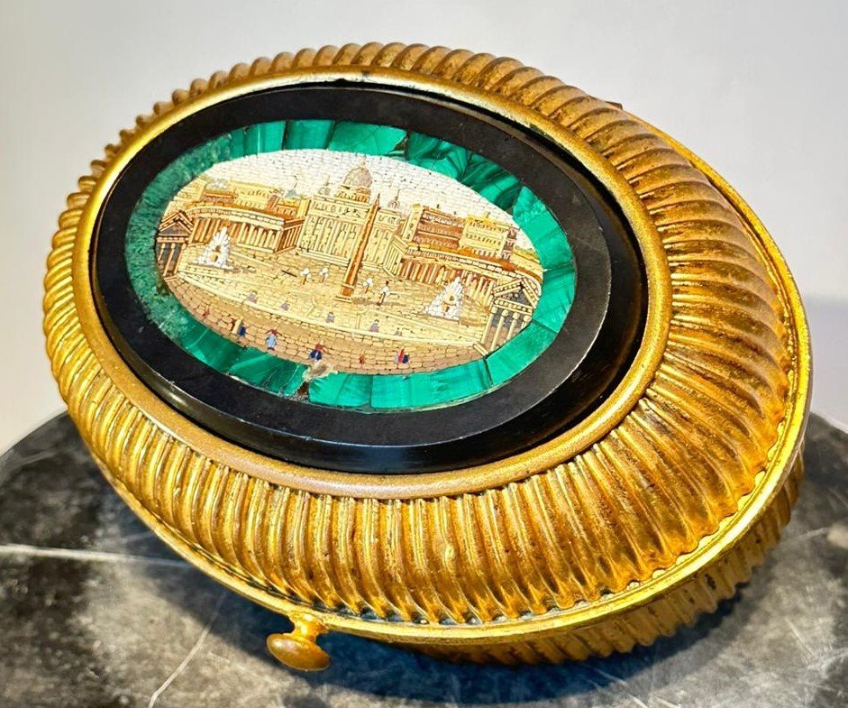 Gilded Bronze Box With An Oval Micromosaic Set On The Lid.-photo-3