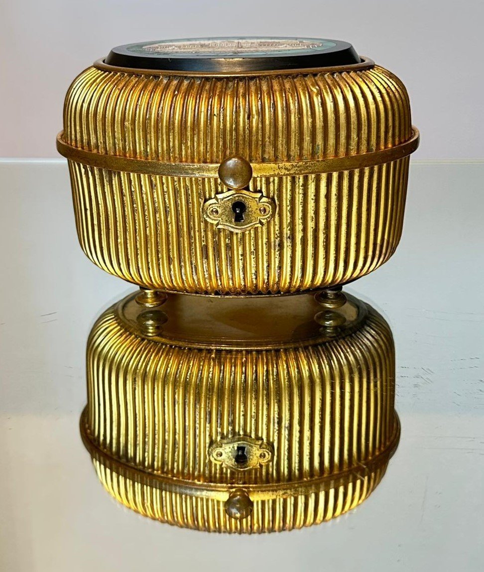 Gilded Bronze Box With An Oval Micromosaic Set On The Lid.-photo-4