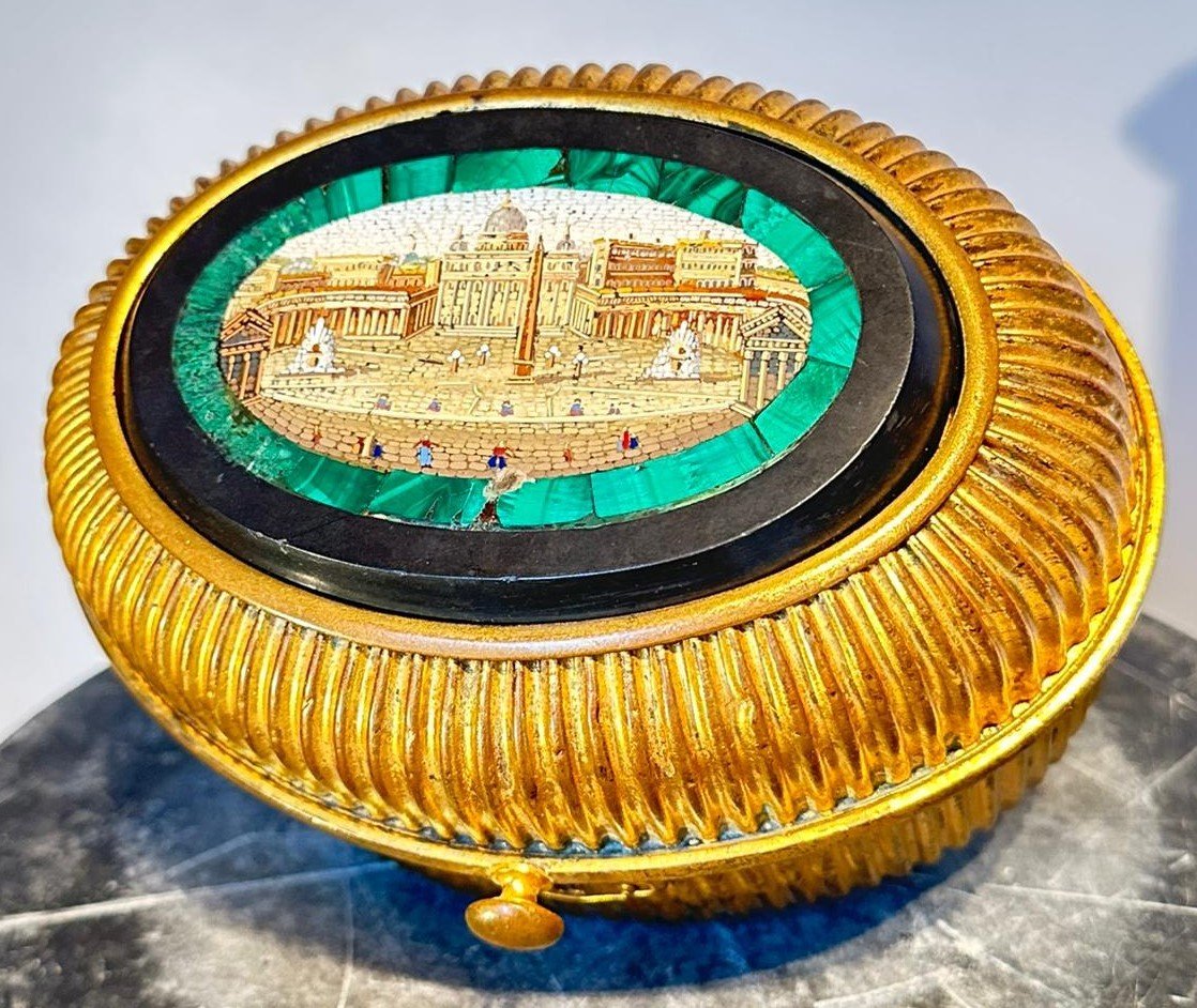 Gilded Bronze Box With An Oval Micromosaic Set On The Lid.-photo-1