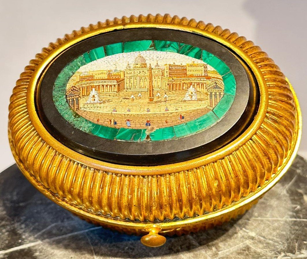 Gilded Bronze Box With An Oval Micromosaic Set On The Lid.-photo-2