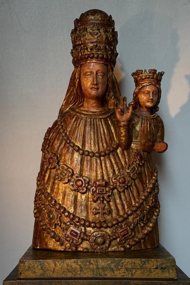 Vierge à l'Enfant En Bois Finement Sculpté