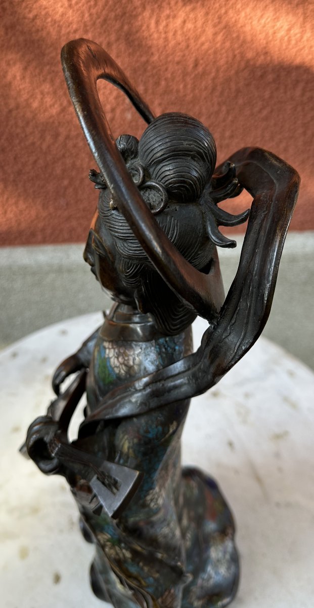 Grande Statuette De Geisha En Bronze Et émaux Cloisonnés Japon Fin 19e Début 20e signée -photo-3