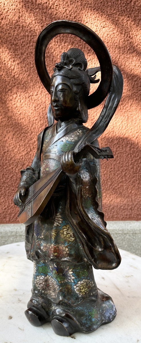 Grande Statuette De Geisha En Bronze Et émaux Cloisonnés Japon Fin 19e Début 20e signée 