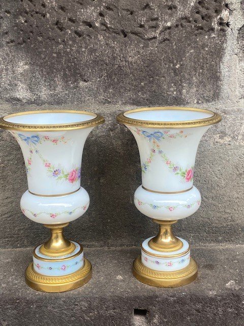 Importante Paire De Vases Médicis En Opaline savonneuse -photo-5