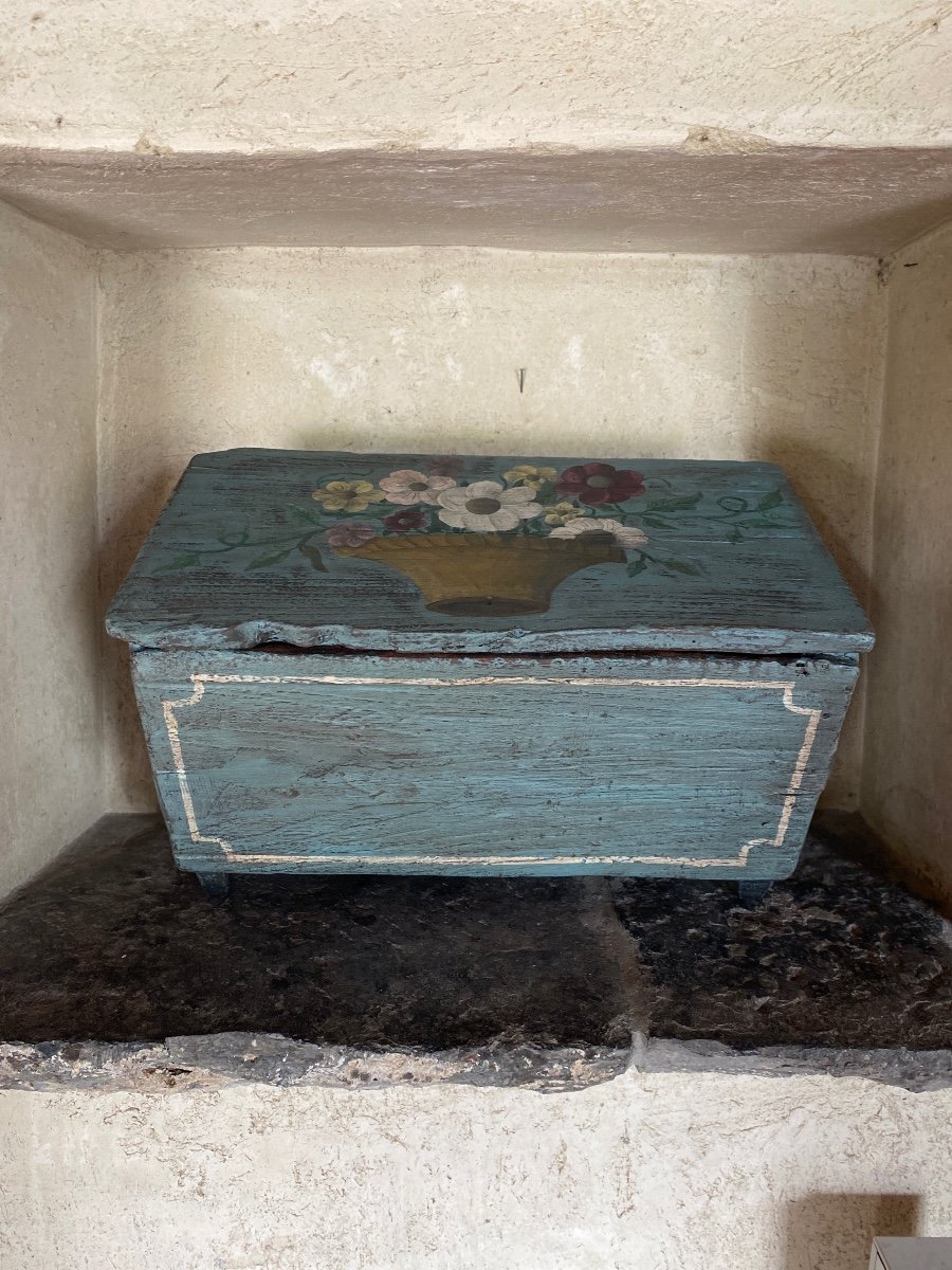 Small 18th Century Chest, Nicely Painted And Patinated-photo-1