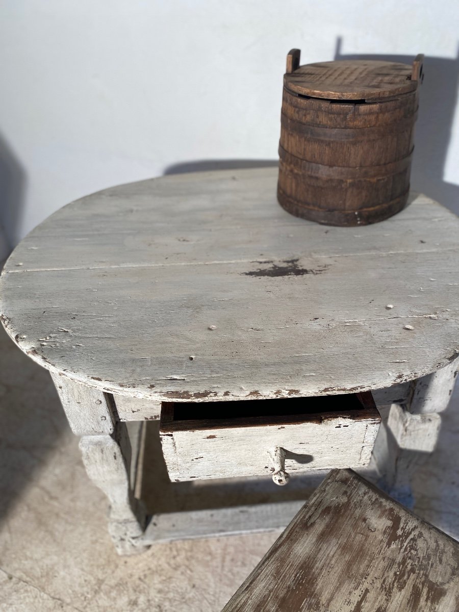 18th Century Swedish Oval Table With 1 Drawer -photo-3