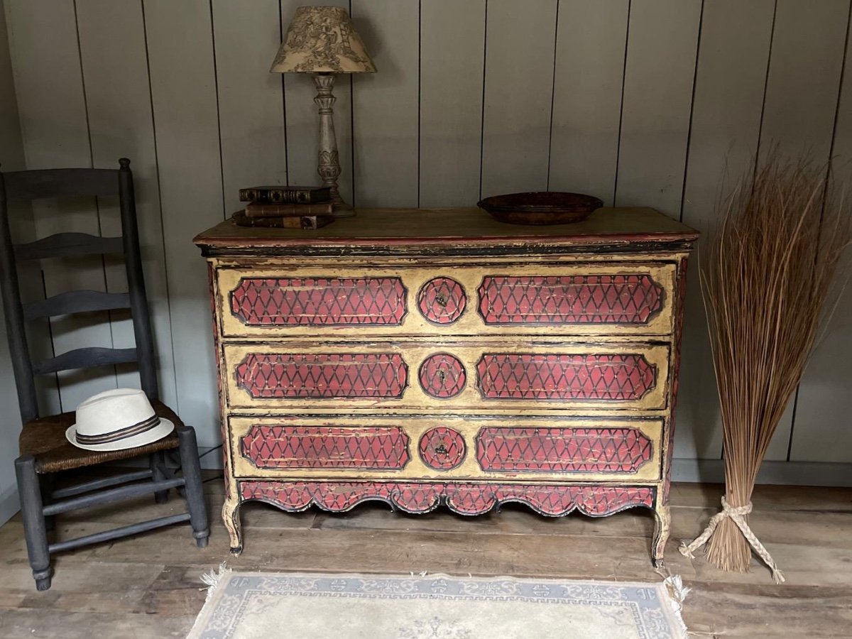 Commode Louis XV En Bois Patiné Datant Du 18e Siècle prix spécial actuellement sur demande 