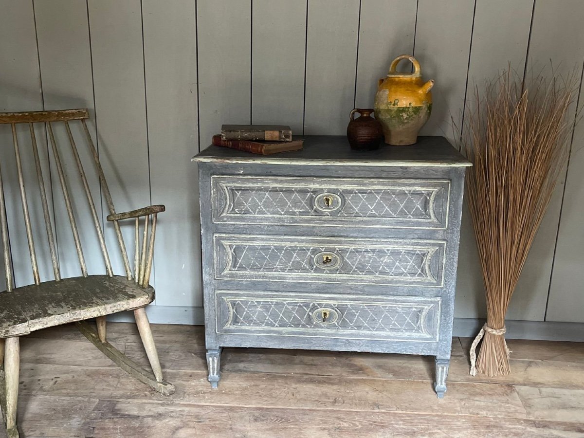 Commode Louis XVI Datant Du 19e Siècle Magnifique Patine Petit Modèle 