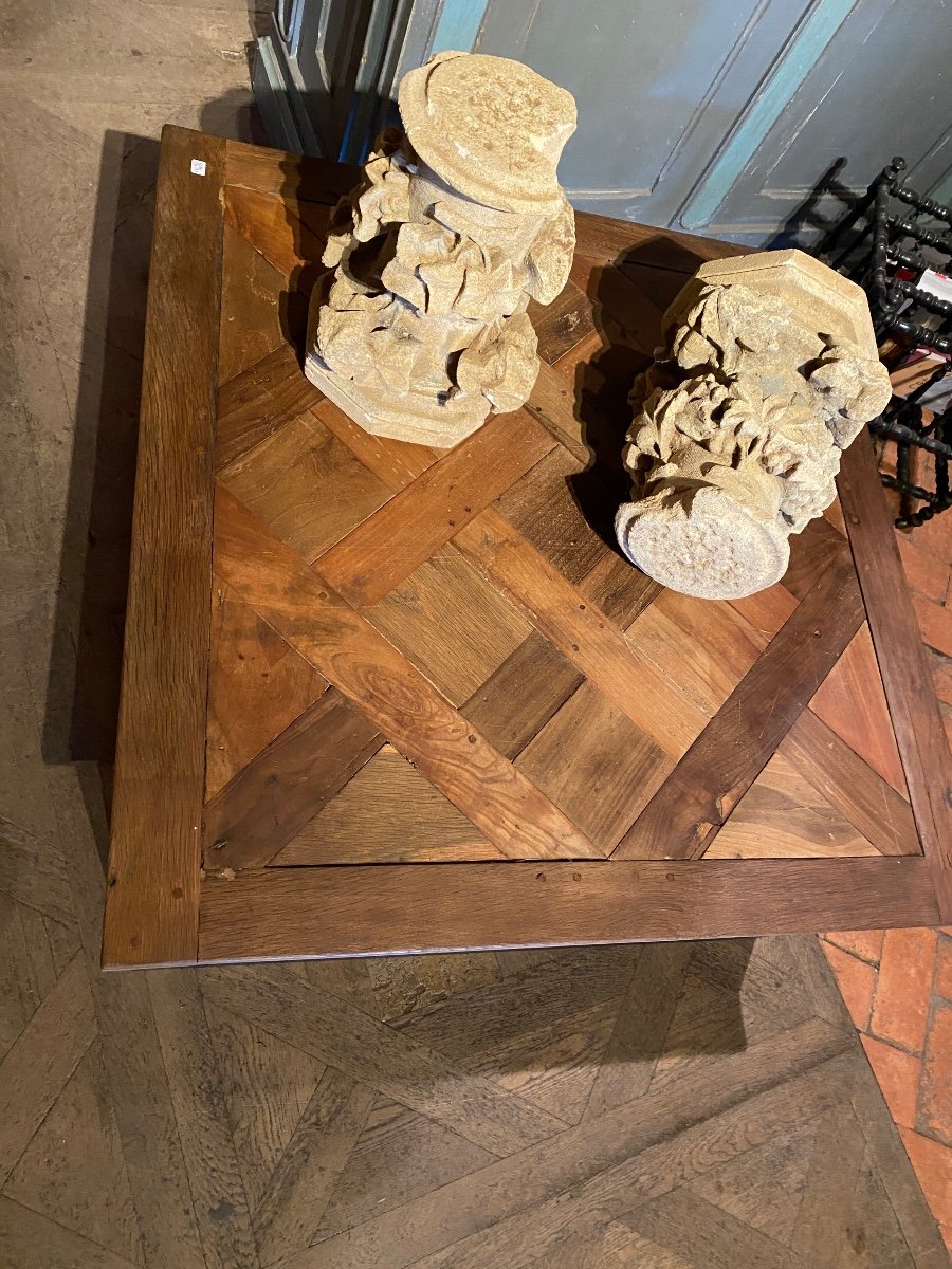 Table De Salon Avec Une Jolie Dalle De Parquet Versailles Datant Du 18e Siècle -photo-1