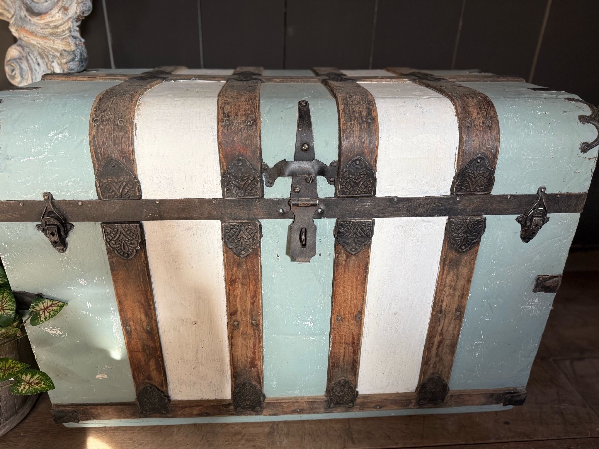 19th Century Patinated Travel Trunk -photo-1