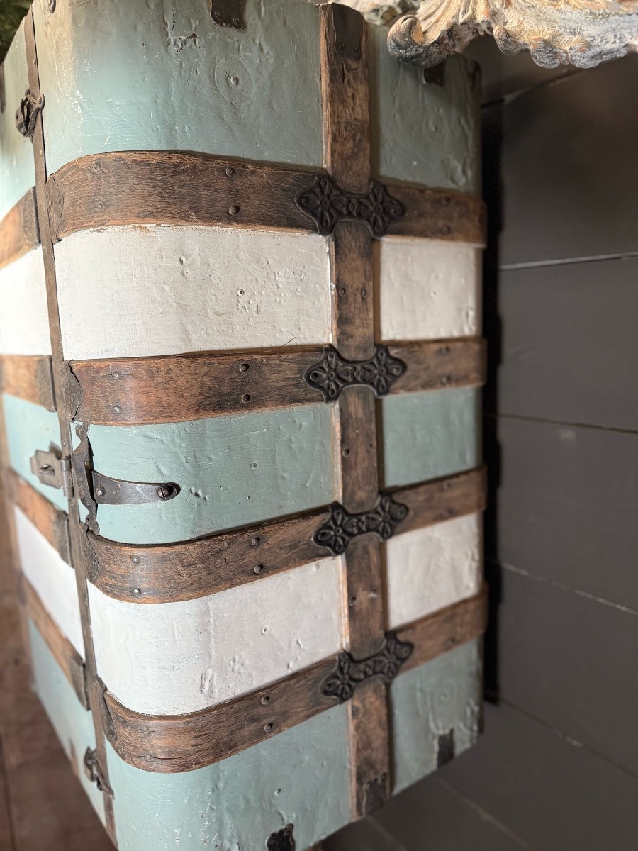 19th Century Patinated Travel Trunk -photo-3