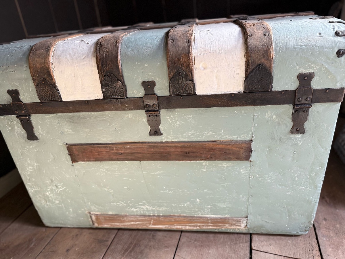 19th Century Patinated Travel Trunk -photo-5