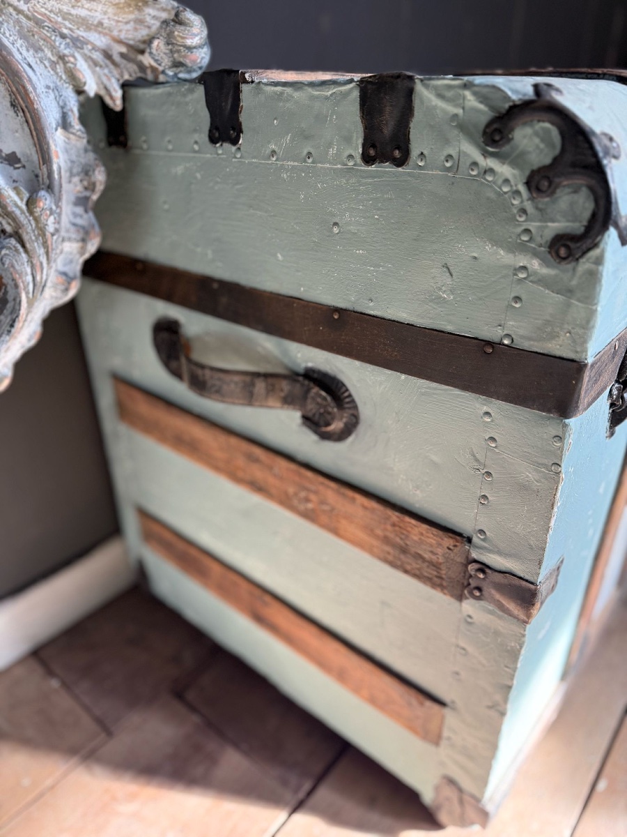 19th Century Patinated Travel Trunk -photo-7