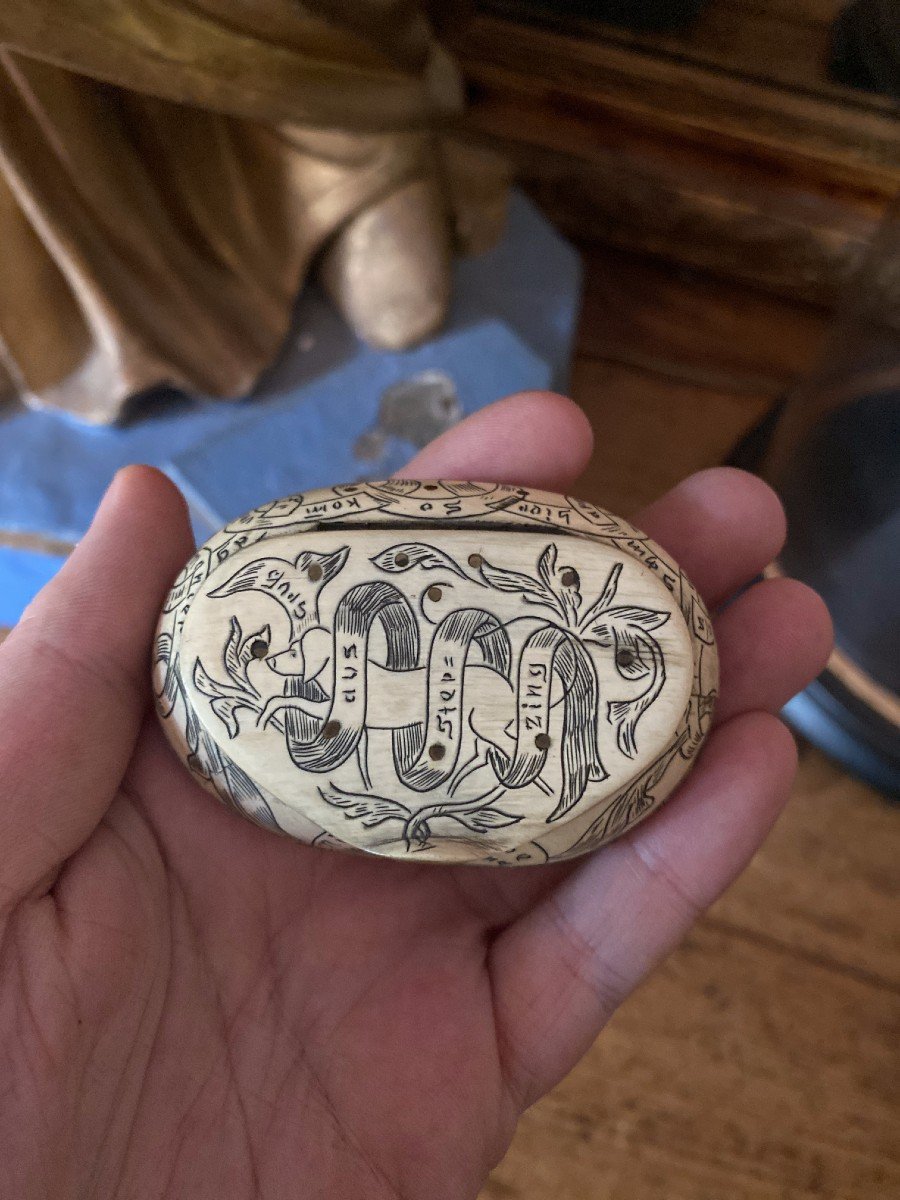 Museum - Sterzinger Snuffbox - Saint Georges Snuffbox - Tobacco Box - Scrimshaw -photo-2