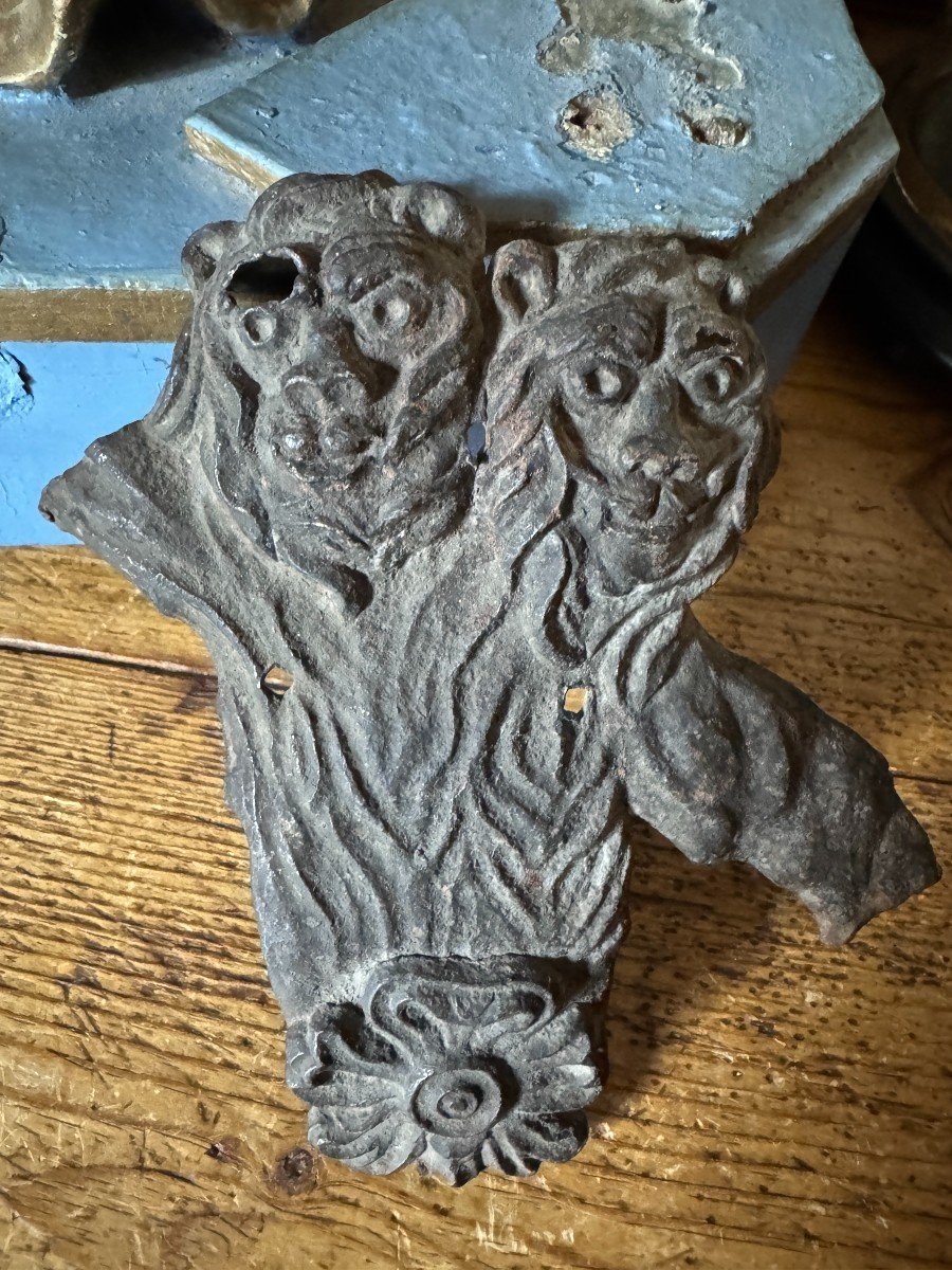 Curiosity – Repoussé Iron Fragment: Devil, Siamese Lion, Anthropomorphic – 18th Century-photo-4