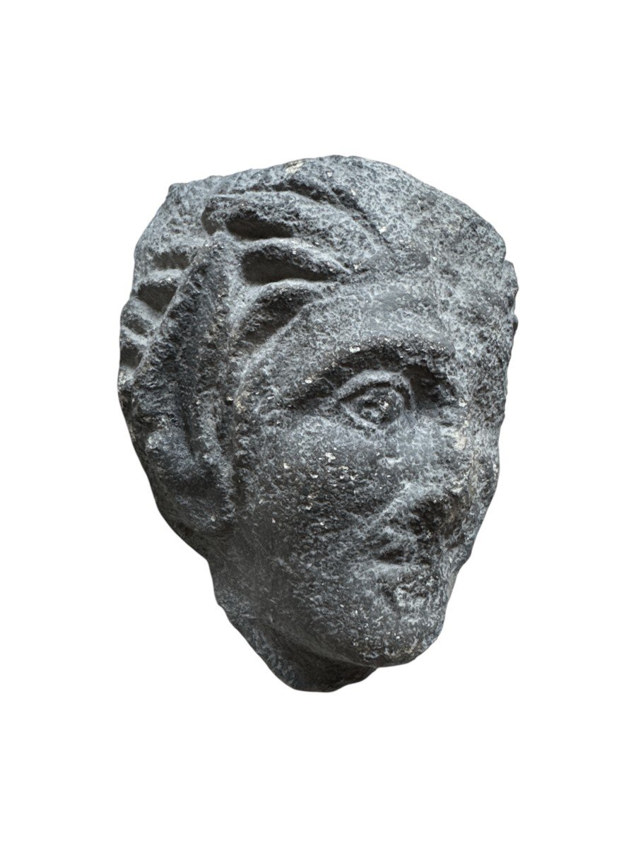 Statuaire, Fragment - T&ecirc;te En Pierre &ndash; Repr&eacute;sentation Du Diable Ou D&eacute;mon - Haute &eacute;poque